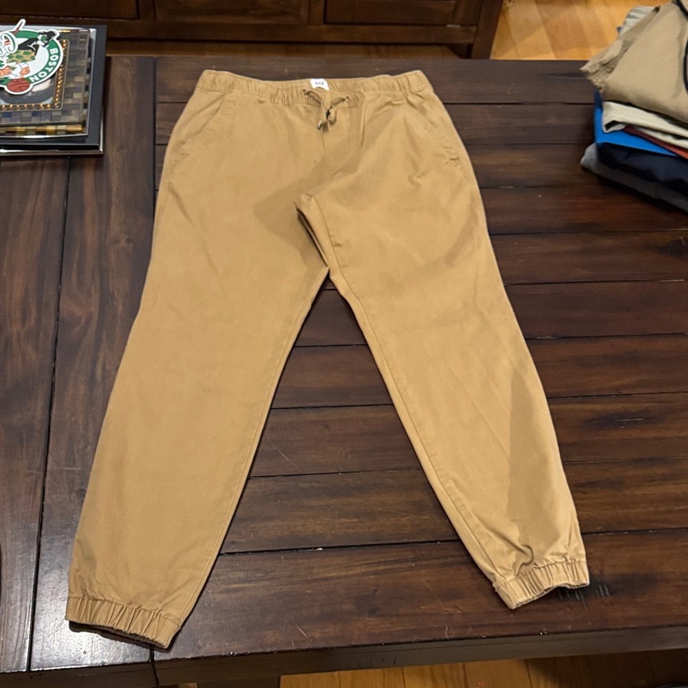 Gap Men's Tan Casual jogger Pants
